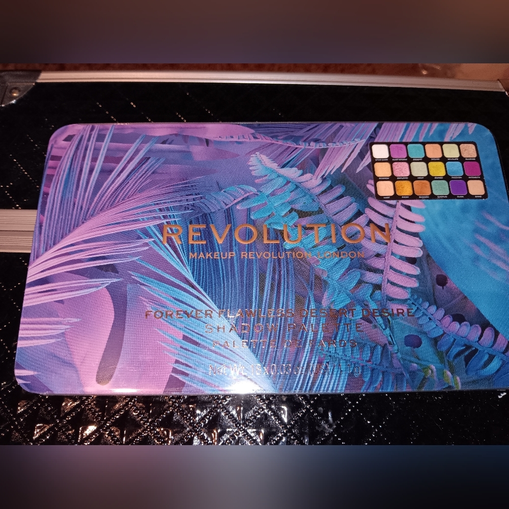 NIB Makeup Revolution DESERT DESIRE